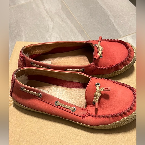 Ugg - Picture 3 of 4